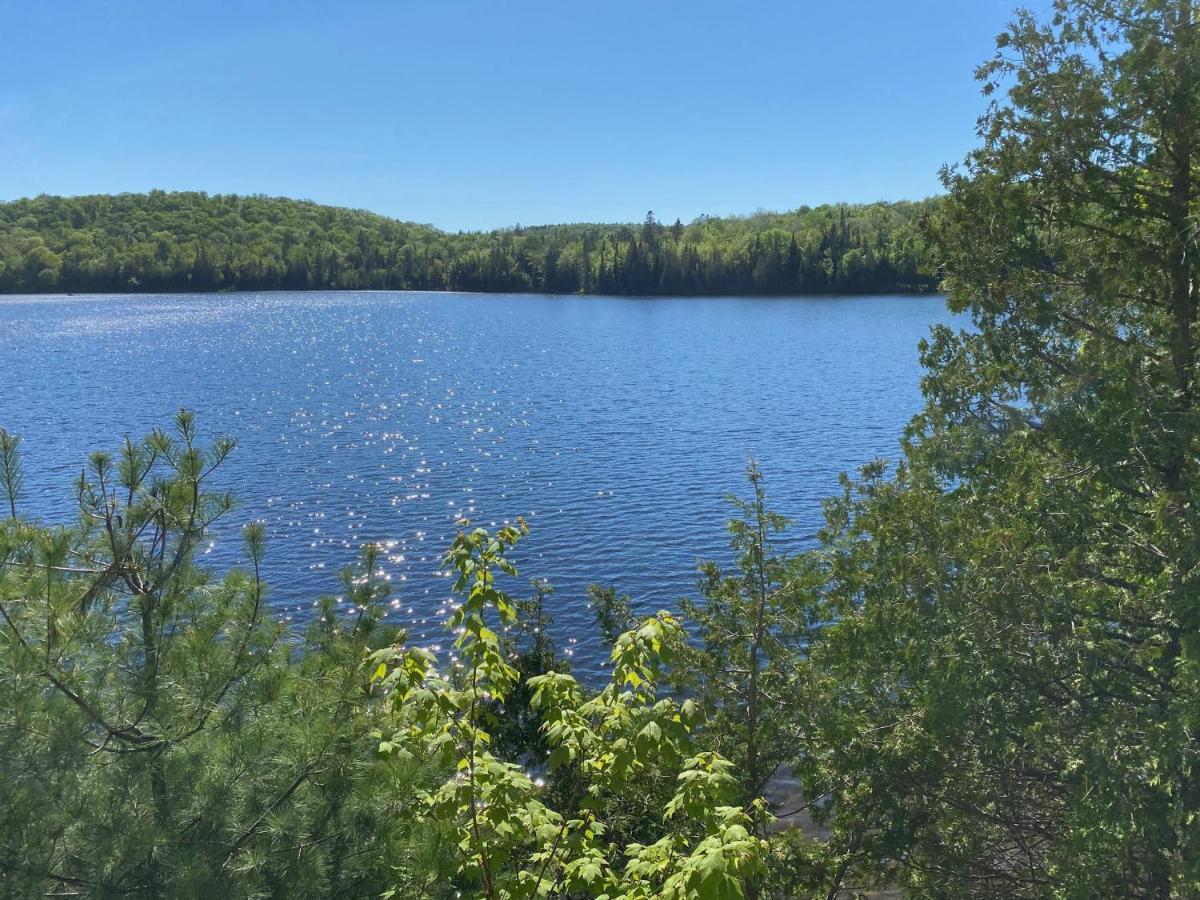 Le Petit Chalet Sur Le Lac Sainte-Marguerite-du-Lac-Masson Exterior photo