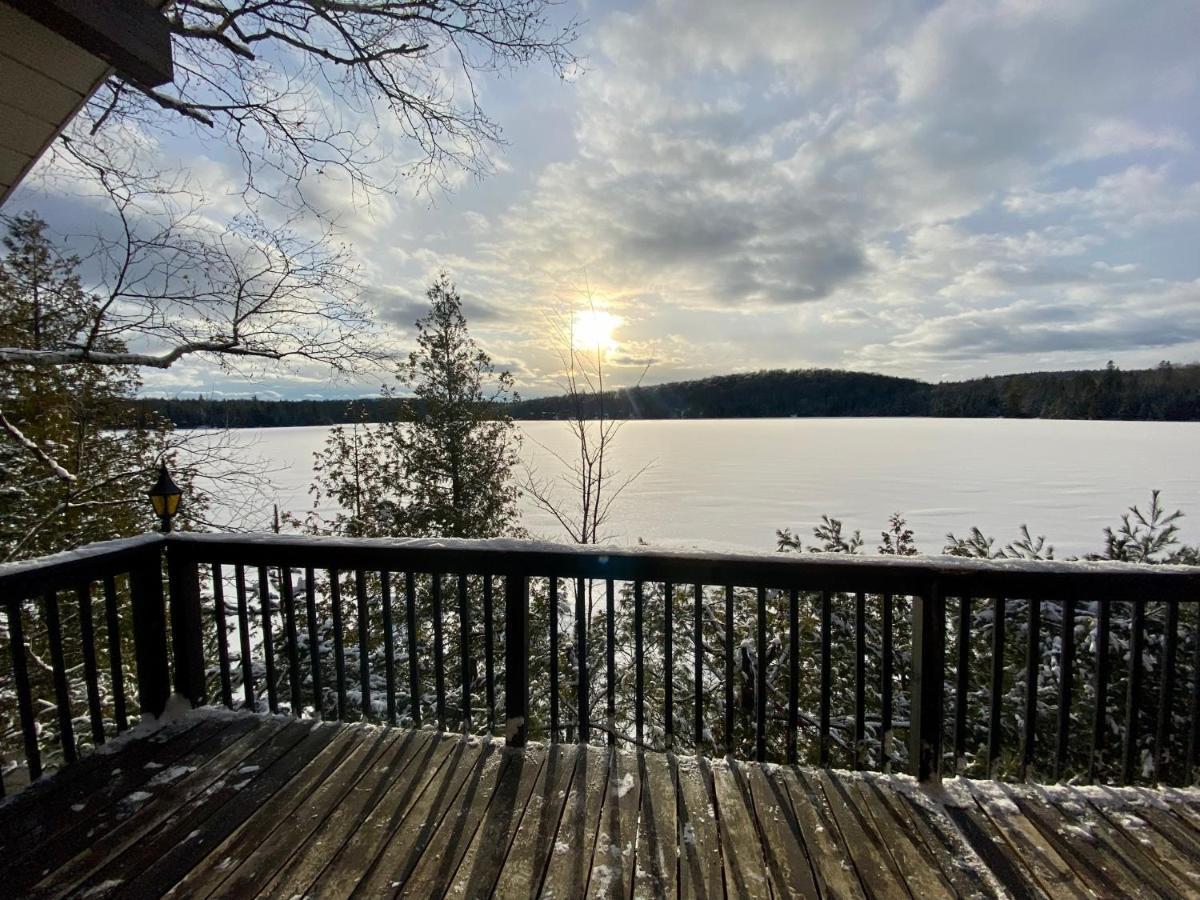 Le Petit Chalet Sur Le Lac Sainte-Marguerite-du-Lac-Masson Exterior photo