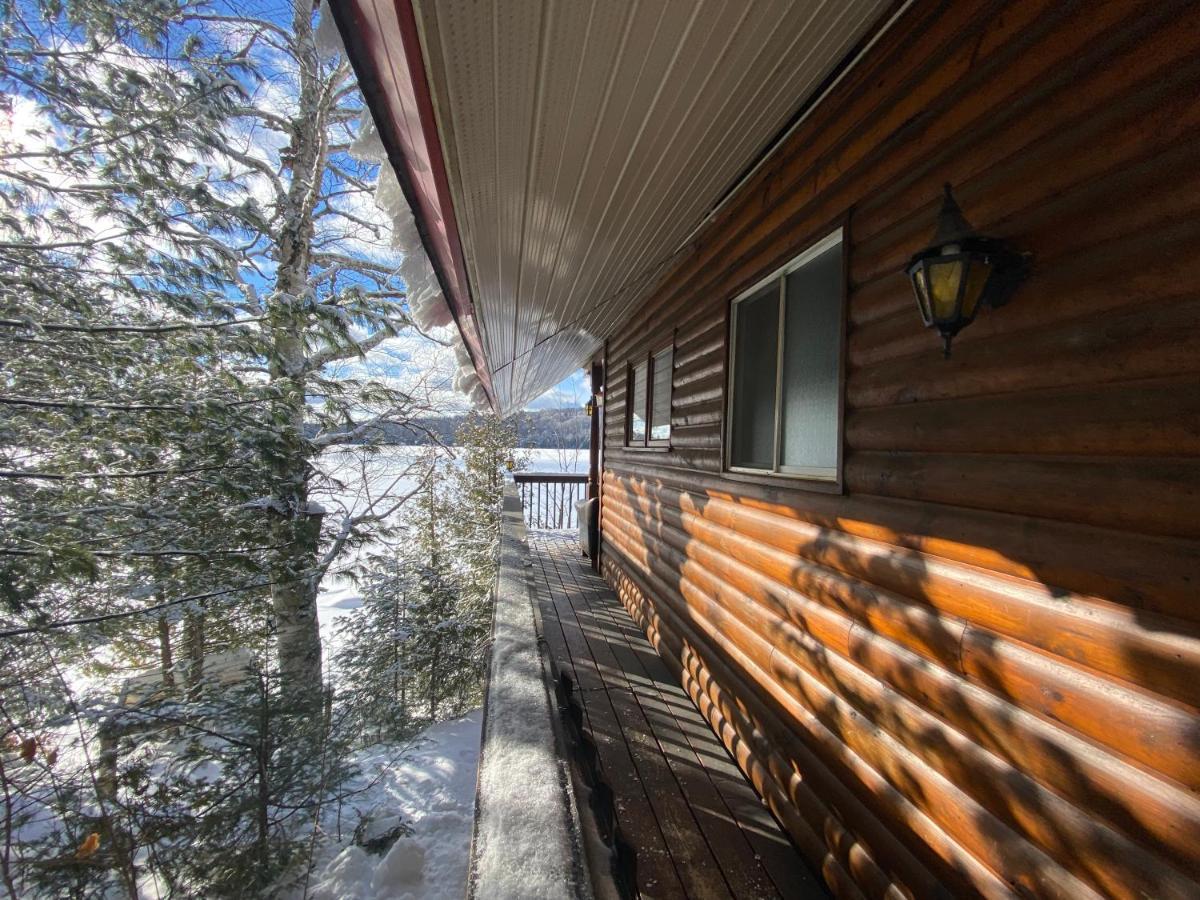 Le Petit Chalet Sur Le Lac Sainte-Marguerite-du-Lac-Masson Exterior photo