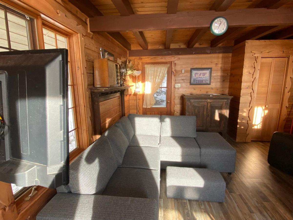 Le Petit Chalet Sur Le Lac Sainte-Marguerite-du-Lac-Masson Exterior photo