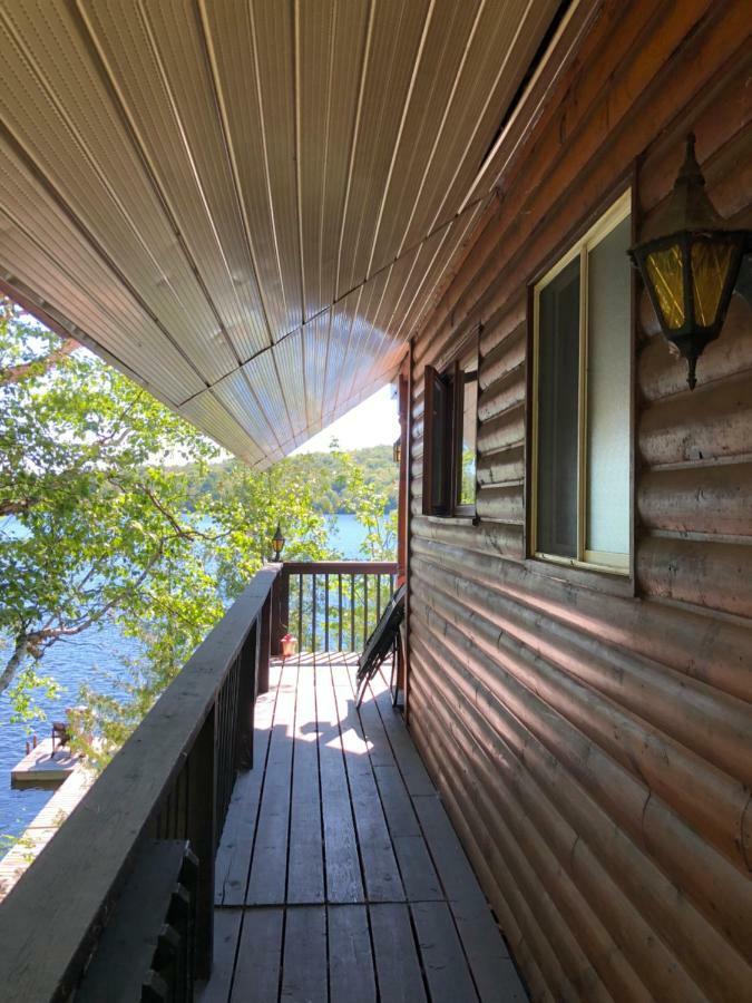 Le Petit Chalet Sur Le Lac Sainte-Marguerite-du-Lac-Masson Exterior photo